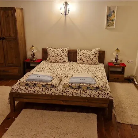 Konukevi Melnik Pyramids